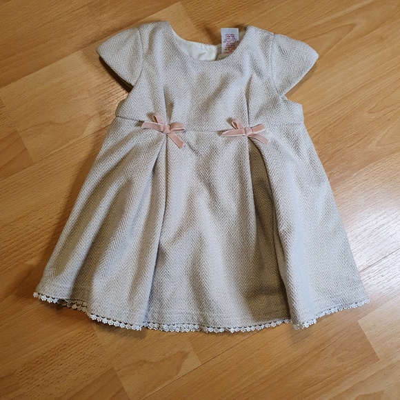 Tahari Other - Dress With Bows